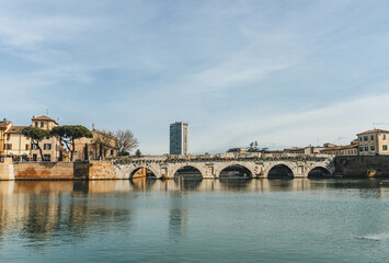 Fototapeta na wymiar ponte vecchio bridge city from first century with water refelection 