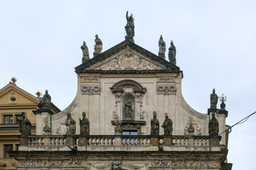 Fototapeta na wymiar old historical building in Prague