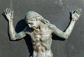 Christ on the cross. Christ en croix. Cimetière monumental, Milan - Italie.