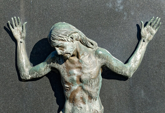 Christ on the cross. Christ en croix. Cimeti&egrave;re monumental, Milan - Italie.