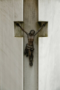 Christ on the cross. Christ en croix. Cimeti&egrave;re monumental, Milan - Italie.