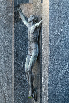 Christ on the cross. Christ en croix. Cimeti&egrave;re monumental, Milan - Italie.