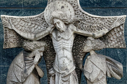 Christ on the cross. Christ en croix. Cimeti&egrave;re monumental, Milan - Italie.