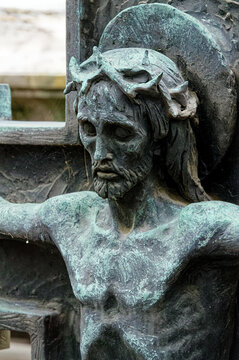 Christ on the cross. Christ en croix. Cimeti&egrave;re monumental, Milan - Italie.