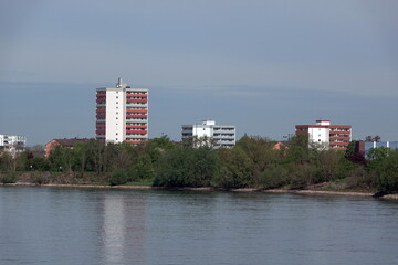 Wohnblocks bei Gernsheim