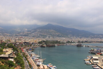 Fototapeta na wymiar view of the city of Alanya