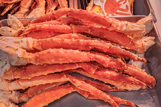 Big pile of crab legs in a market.
Luxurious heap of snow crab legs.
