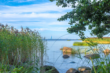 der Park Aleksandriya in St. Petersburg in Russland liegt herrlich am baltischen Meer mit vielen...