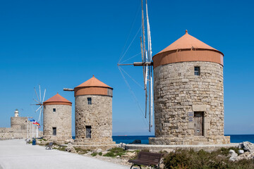 Windmühlen am Mandraki Hafen, Rhodos - 785763299