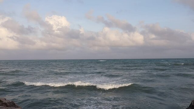 vista de las olas del mar en playa de vacaciones