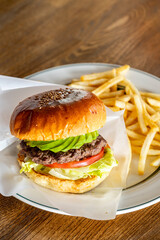 ハンバーガーとフライドポテト