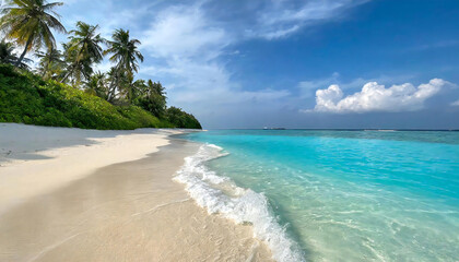 Obraz premium Blue sky and white sand beach. Beautiful sea with calm waves. Maldives.