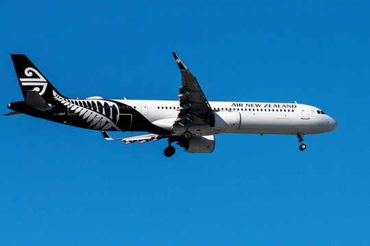 ZK-NNF Air New Zealand Airbus A321-271NX in the blue afternoon sky