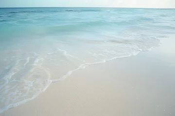 Fototapeten 透き通った海と青空と白い砂浜のビーチ 波打ち際 背景 コピースペース © fukupan