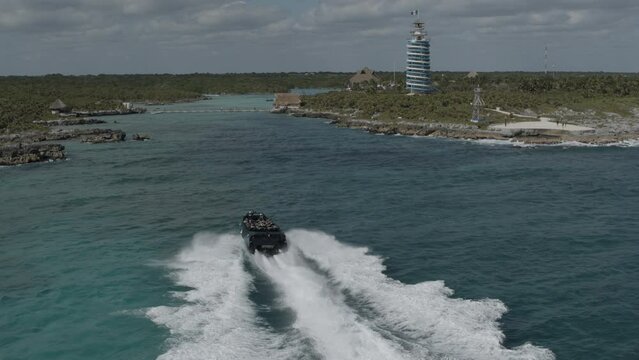Cinematic drone shot of speed boat full of people getting soaked - ocean fun