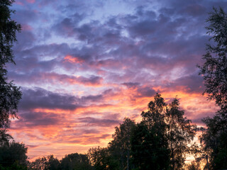 Fototapeta na wymiar Beautiful sunset with pink clouds.