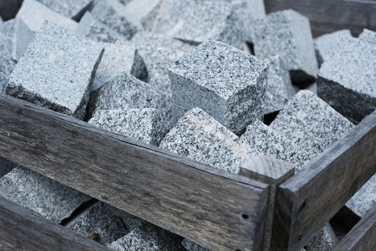 Baumaterial auf einem Lagerplatz