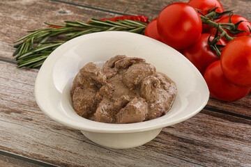 Soft chicken liver with cream