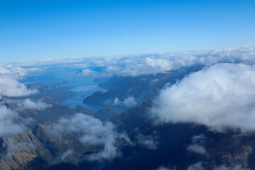 Berge im Süden von Neuseeland aus der Sicht des Flugzeuges
