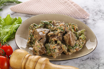 Fried turkey liver with herbs in cream sauce