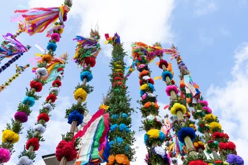 Fototapete Traditional Polish Easter palms during Easter palm contest. Jarmark wielkanocny in Poland. Palma wielkanocna on a Palm Sunday. © Longfin Media