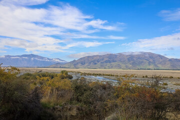 Ausblick auf Traumhafte Landschaft in Neuseeland mit Bergen und unglaublicher Weite 