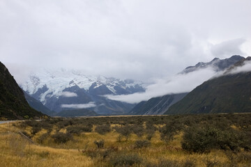 Ausblick auf Traumhafte Landschaft in Neuseeland mit Bergen und unglaublicher Weite 