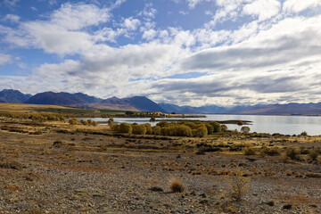 Wunderschöne Landschaft in Neuseeland am Lake Tekapo mit Blick auf die Berge im Hintergrund