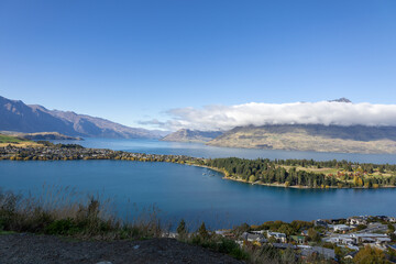Blick auf die Inseln vor Queenstown im Lake Wakatipu in Neuseeland