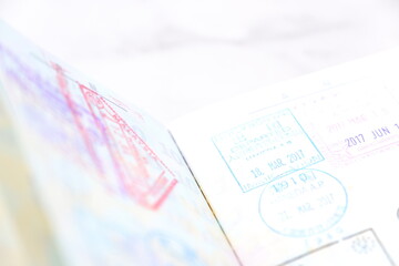 日本のパスポートで、査証（ビザ）のスタンプが押されたページ
