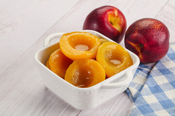 Canned peaches with sweet syrope