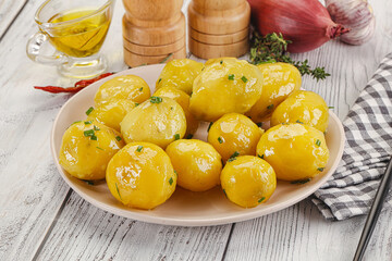 Hot boiled baby potato with oil