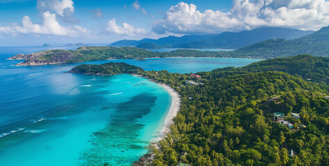 Obraz premium Tropical Island Panorama with Crystal Waters 