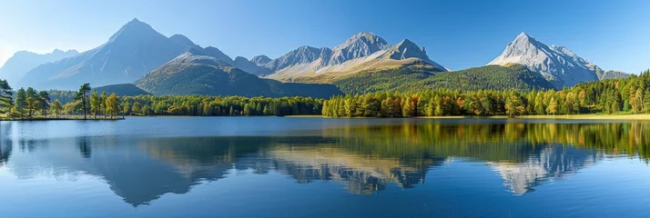 Behang Tatra Tranquil high tatra lake with autumn sunrise, mountain reflections, and serene natural beauty