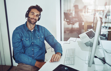 Obraz na płótnie Canvas Man, portrait and computer with headset, smile and office for technical or customer support. Call center agent, company and corporate service with workplace, happiness and employee tech confidence