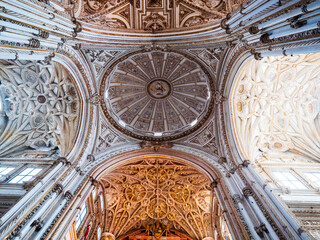 Le riche plafond au cœur de la chapelle majeure de la mosquée cathédrale de Cordoue  
