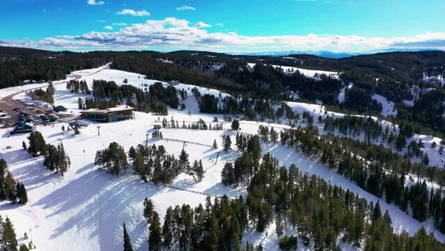 Mountain top Ski Lodge - 03