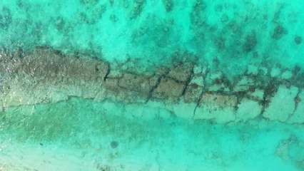 Foto op Plexiglas anti-reflex Aerial view of the beautiful turquoise ocean in the Maldives © Wirestock