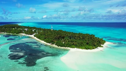 Schilderijen op glas Aerial view of the beautiful turquoise ocean in the Maldives © Wirestock