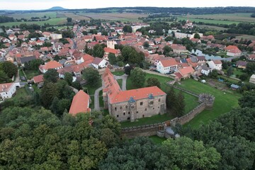Fototapeta na wymiar Beautiful aerial view of the medieval castle in Budyne nad Ohri surrounded by trees in Czechia