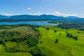 Ausblick auf den Staffelsee in Oberbayern südlich der Gemeinde Uffing