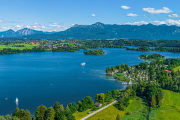 Ausblick auf den Staffelsee in Oberbayern südlich der Gemeinde Uffing