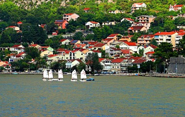  Small sailing boats for training young athletes