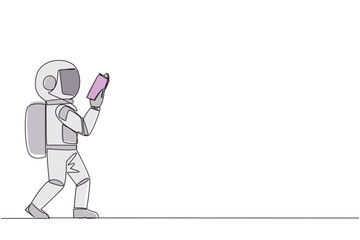 Single one line drawing astronaut walking reading the book. Gesture of memorizing something from a book. Read anywhere. Addicted to reading. Book festival. Continuous line design graphic illustration