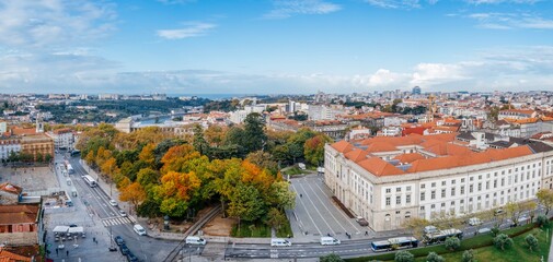 Panorama de la hermosa ciudad de Porto, viajes y monumentos de Portugal. Vista aérea del casco...