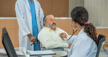 Obraz premium Woman doctors use stethoscope listening pulse examining patient check before surgery. Doctor hand touch stethoscope for diagnosis patient at hospital for Medical Checkup Physical therapy.