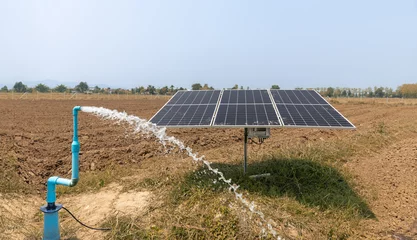 Selbstklebende Fototapeten Solar panel for groundwater pump in agricultural field during drought by El Nino phenomenon. © toa555
