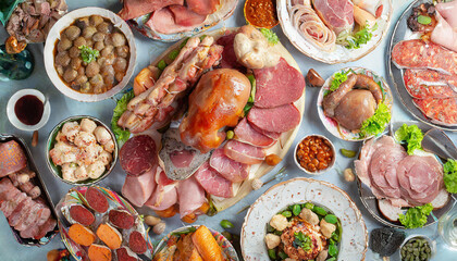 Lebensmittel, Speisen, viele verschiedene Fleischsorten auf einem Tisch, KI generiert - obrazy, fototapety, plakaty