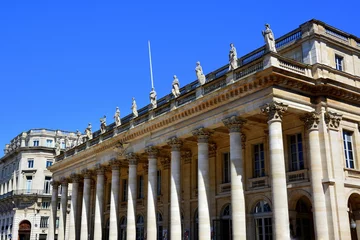 Deurstickers France, Aquitaine, Bordeaux, le Grand-Théâtre de style néo classique avec ses colonnes et ses statues, il abrite une salle de spectacle de 1 000 places, il a été inauguré en 1780. © Arthur R.