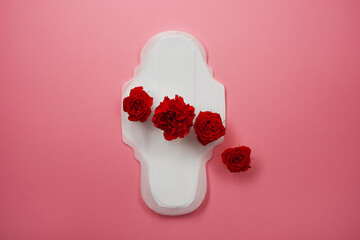 Menstrual pad with carnation and roses on pink